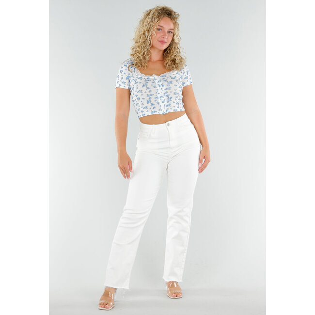 Weißes Crop Top mit blauen Blumen und Spitzenausschnitt