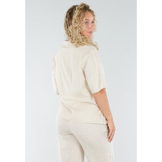 Beigefarbenes Set in Leinenoptik mit gerader Hose und Blazer-Oberteil