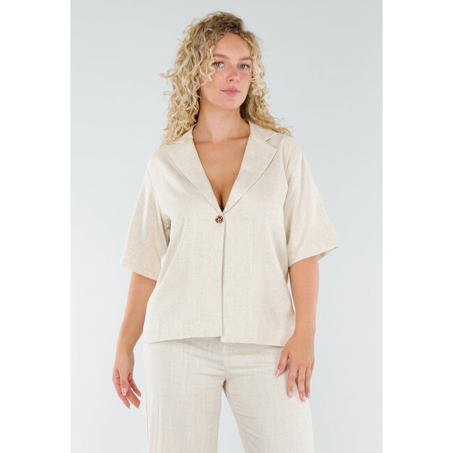 Beigefarbenes Set in Leinenoptik mit gerader Hose und Blazer-Oberteil