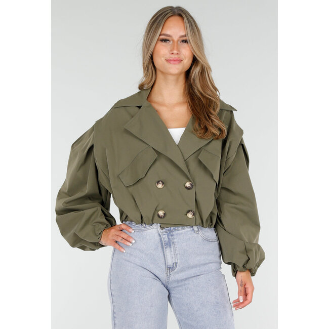 Kurzer Trenchcoat in Armeegrün mit doppelreihigem Verschluss