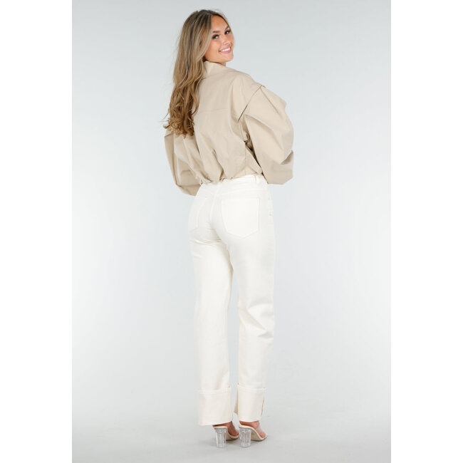 Kurzer Trenchcoat in Beige mit Puffärmeln und Knöpfen