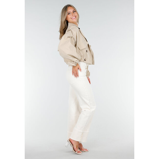 Kurzer Trenchcoat in Beige mit Puffärmeln und Knöpfen