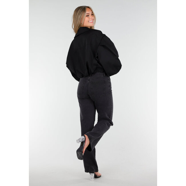 Kurzer Trenchcoat in Schwarz mit Puffärmeln und Knöpfen