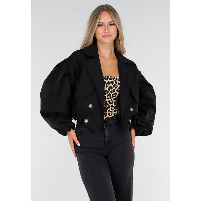 Kurzer Trenchcoat in Schwarz mit Puffärmeln und Knöpfen