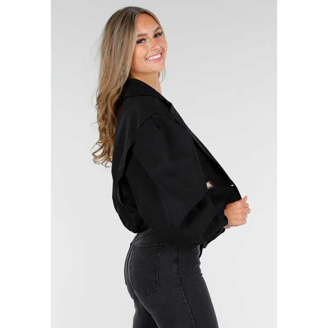 Kurzer Trenchcoat in Schwarz mit Puffärmeln und Knöpfen