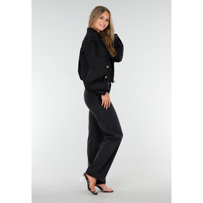 Kurzer Trenchcoat in Schwarz mit Puffärmeln und Knöpfen