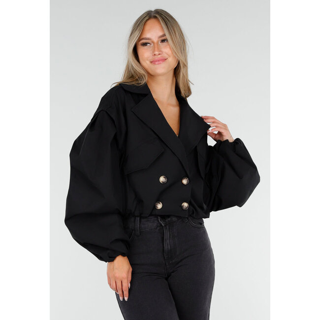 Kurzer Trenchcoat in Schwarz mit Puffärmeln und Knöpfen