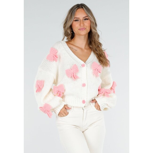 Gestrickte Strickjacke in Creme mit rosa Schleifen