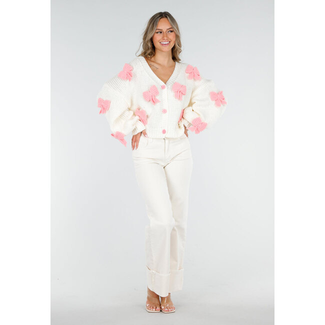 Gestrickte Strickjacke in Creme mit rosa Schleifen