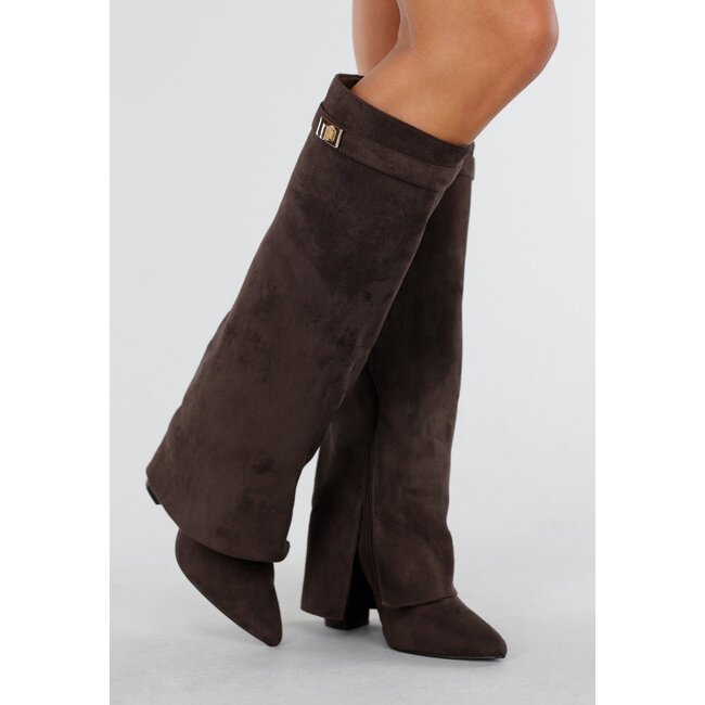 Dunkelbraune überlappende Stiefel mit spitzer Nase in Wildlederoptik