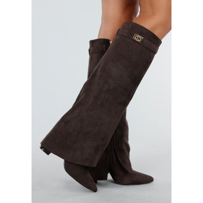 Dunkelbraune überlappende Stiefel mit spitzer Nase in Wildlederoptik