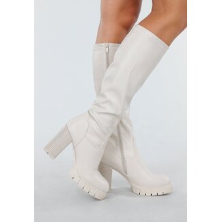 Cremefarbene hohe Stiefel
