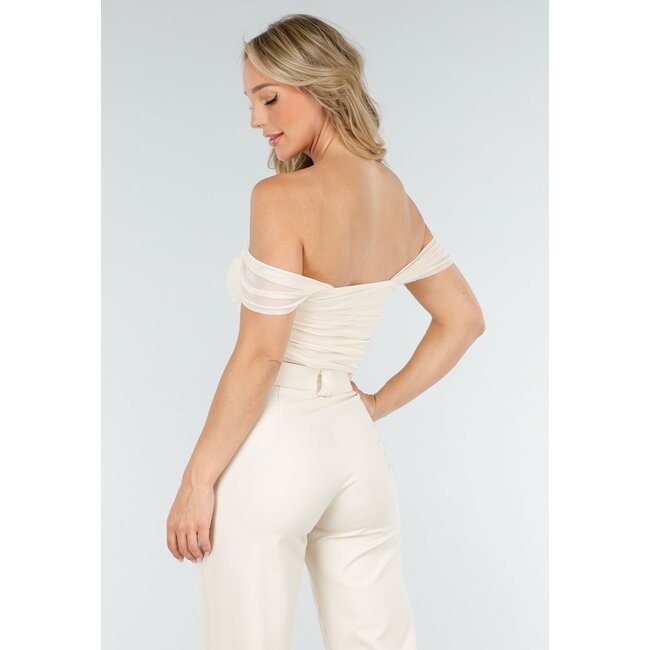 Hellbeiges schulterfreies Mesh-Top mit Stretch- und Drapierungseffekt
