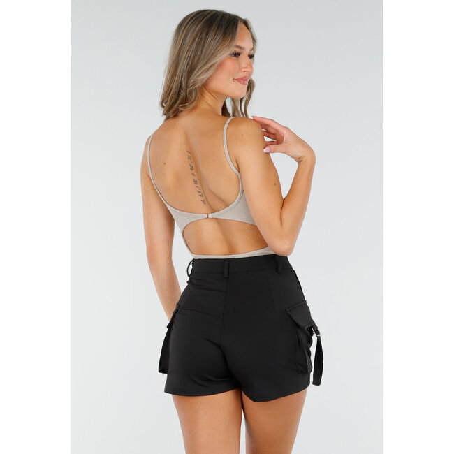 Beigefarbener Bodysuit mit Spaghettiträgern und Pads