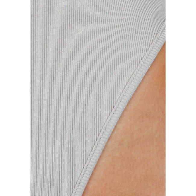 Beigefarbener Bodysuit mit Spaghettiträgern und Pads