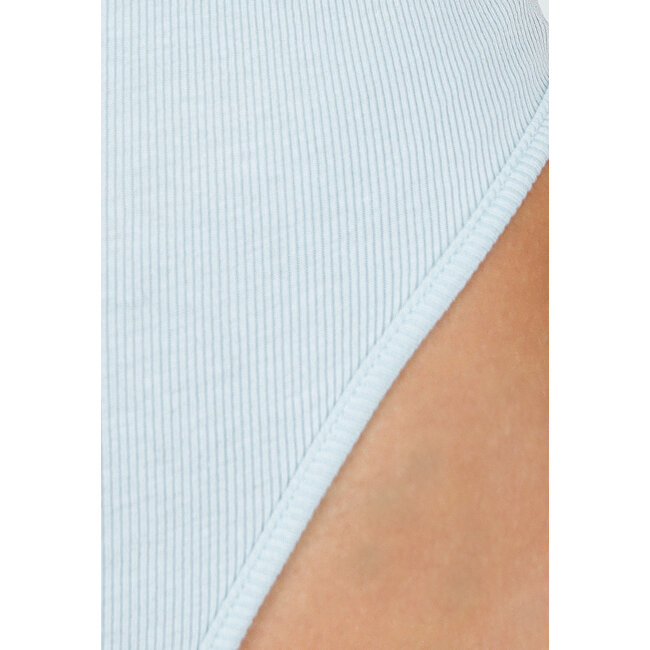 Hellblauer Bodysuit mit Spaghetti-Trägern und Pads