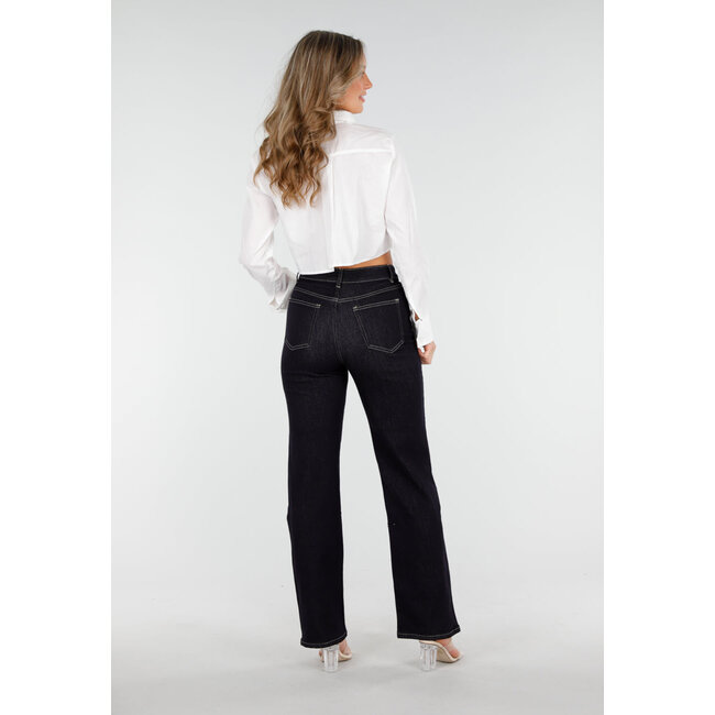Dunkelblaue Jeans mit hoher Taille und Revers, weites Bein und gerades Bein