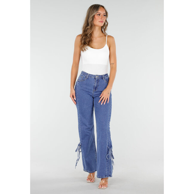 Blaue High Waist Jeans mit Schleifendetail an den Beinen