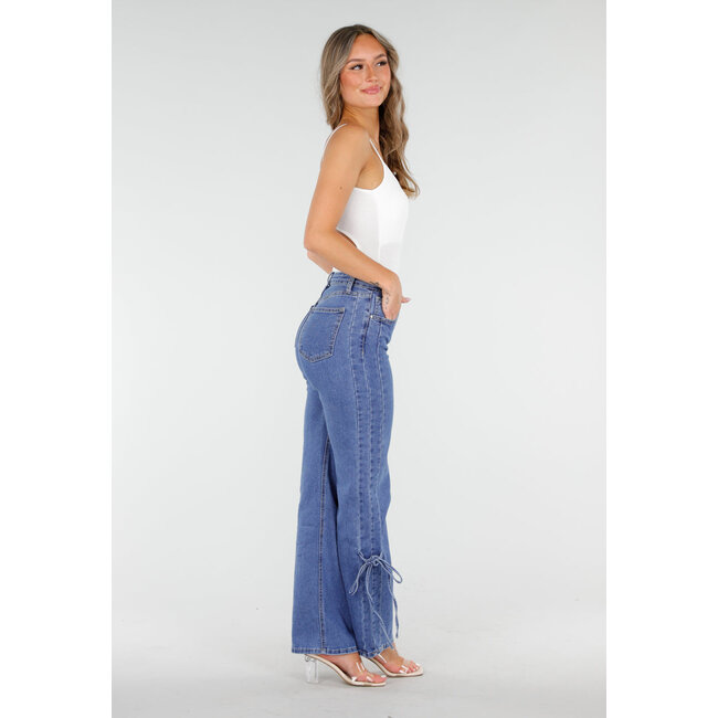 Blaue High Waist Jeans mit Schleifendetail an den Beinen