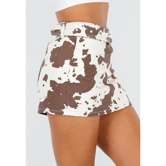Weiß-brauner Kuhdruck-Skort mit Gürtel und taillierter Passform