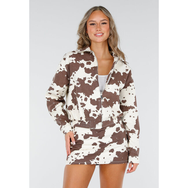 Weiß-braune Cowprint-Jacke mit Reißverschluss und elastischem Zoom