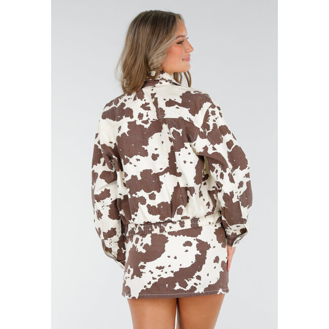 Weiß-braune Cowprint-Jacke mit Reißverschluss und elastischem Zoom