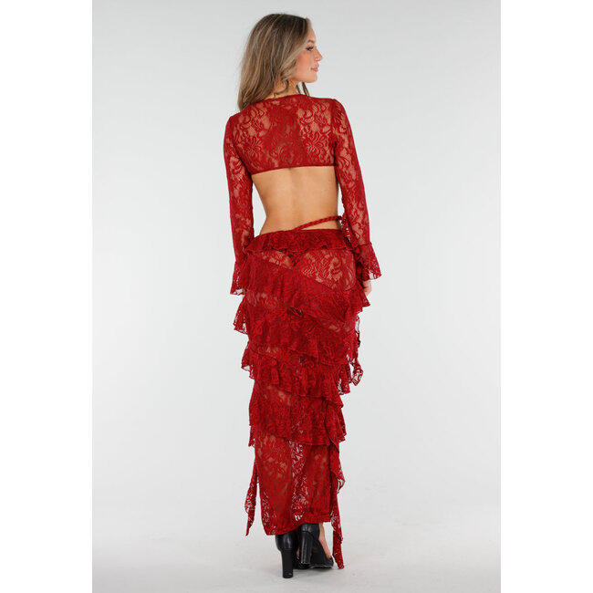 Rotes zweiteiliges Set aus Spitze mit Rüschen und langen Ärmeln