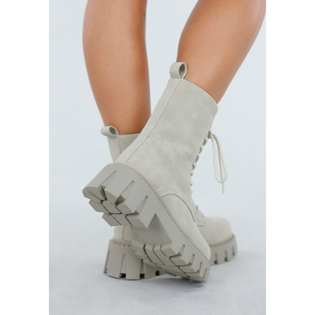 Beigefarbene Schnürstiefel mit klobiger Sohle und Reißverschluss