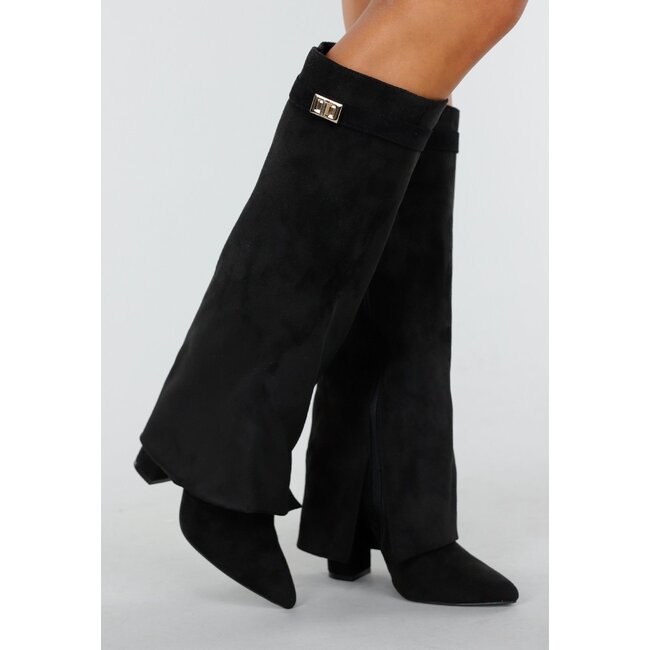 Schwarze ausgestellte Stiefel mit spitzer Nase und Absatz