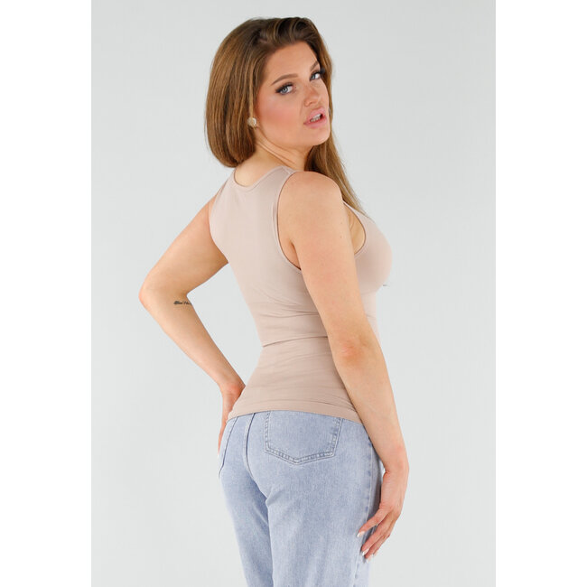 Nahtloses, formendes Top in Beige mit hohem Ausschnitt