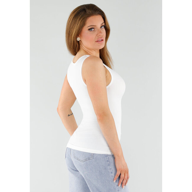 Nahtloses, formendes Top in Weiß mit hohem Ausschnitt