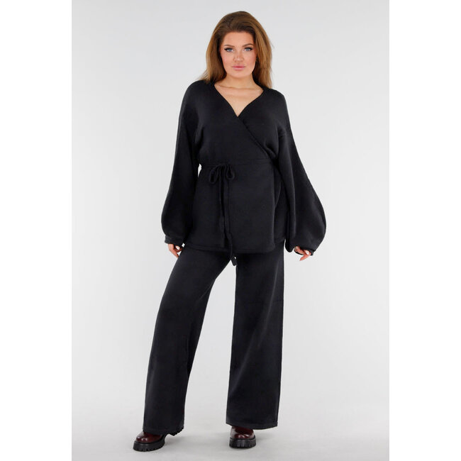Schwarzes Strickset mit Reversoberteil und weiter Hose