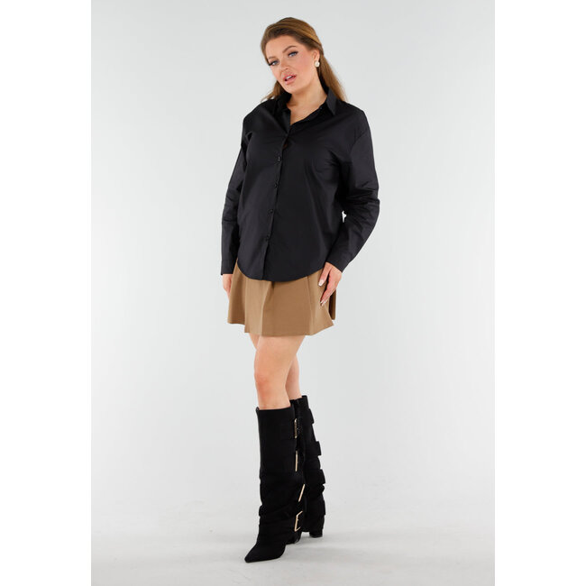 Schwarze Bluse mit New York Aufnäher auf dem Rücken