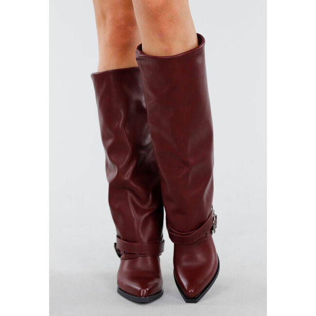 Bordeauxfarbene kniehohe Stiefel mit quadratischer Nase und Schnalle