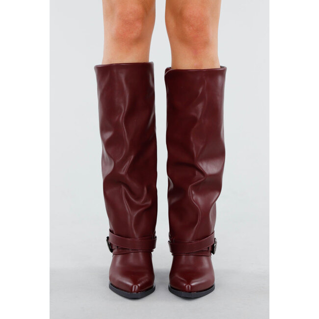 Bordeauxfarbene kniehohe Stiefel mit quadratischer Nase und Schnalle
