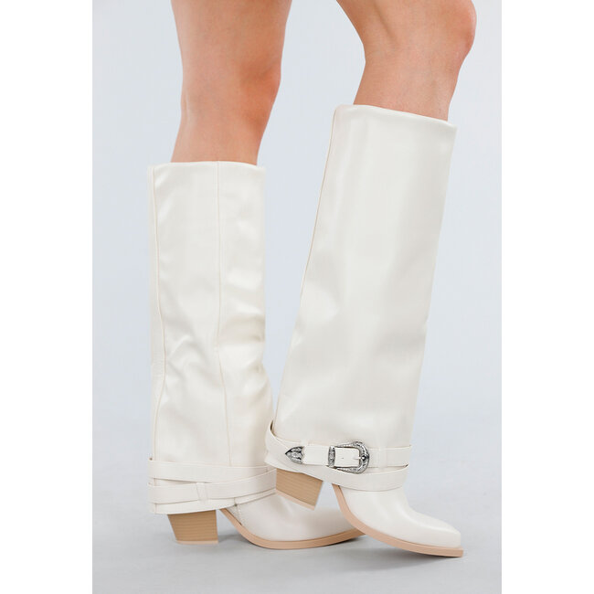 Weiße Stiefel mit Holzabsatz und silbernem Schnallendetail