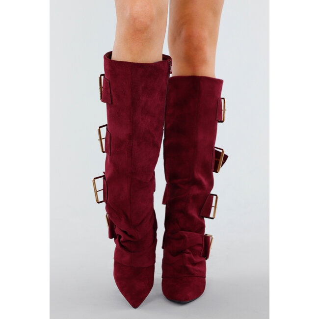 Bordeauxfarbene Stiefel in Wildlederoptik mit breiten Schnallen