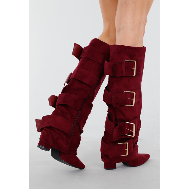 Bordeauxfarbene Stiefel in Wildlederoptik mit breiten Schnallen
