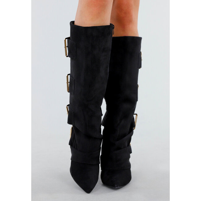 Schwarze Stiefel in Wildlederoptik mit breiten Schnallen