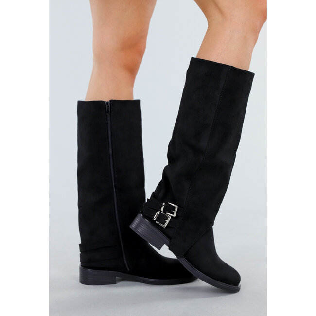 Schwarze hohe Stiefel mit Schnallendetail und niedrigem Absatz