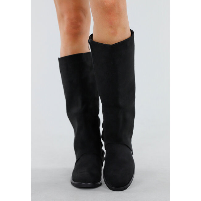 Schwarze hohe Stiefel mit Schnallendetail und niedrigem Absatz