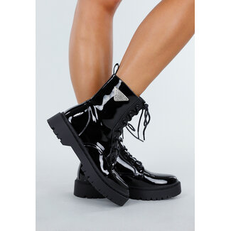 Schwarzer Lackstiefel Veteran