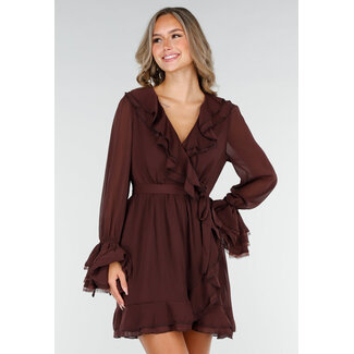 Braunes Wickelkleid mit Spitze