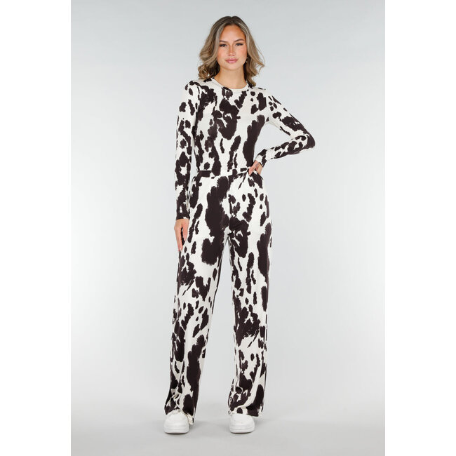Braun-weiße Stretch-Hose mit Kuh-Print und geraden Beinen