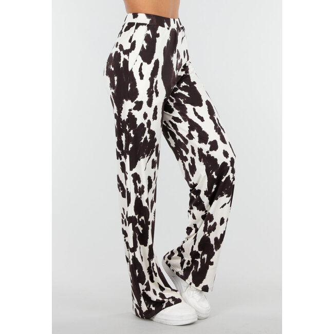 Braun-weiße Stretch-Hose mit Kuh-Print und geraden Beinen