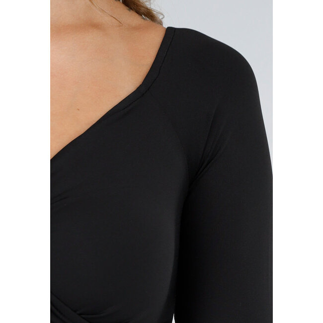 Schwarzes Kleid mit Overslag, Rüschen und Stretch