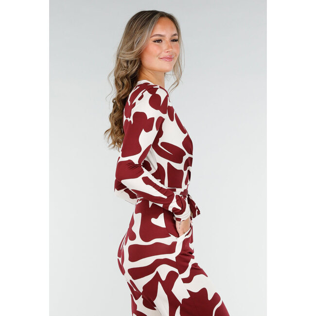 Bordeaux-weißer Stretch-Jumpsuit mit Druck und Schleifengürtel