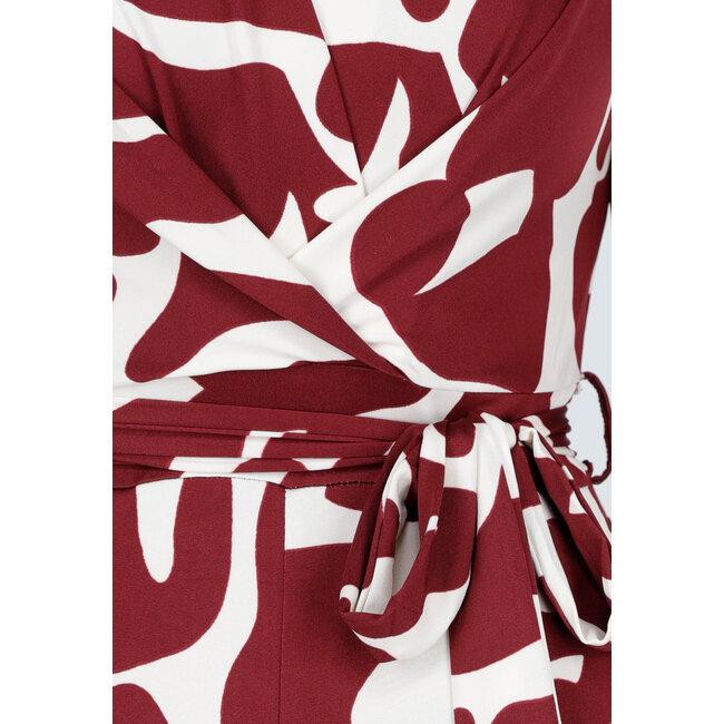 Bordeaux-weißer Stretch-Jumpsuit mit Druck und Schleifengürtel
