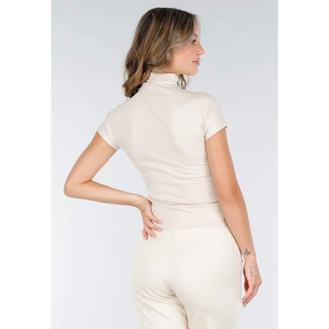Beigefarbenes Stretch-Top mit Col und kurzen Ärmeln