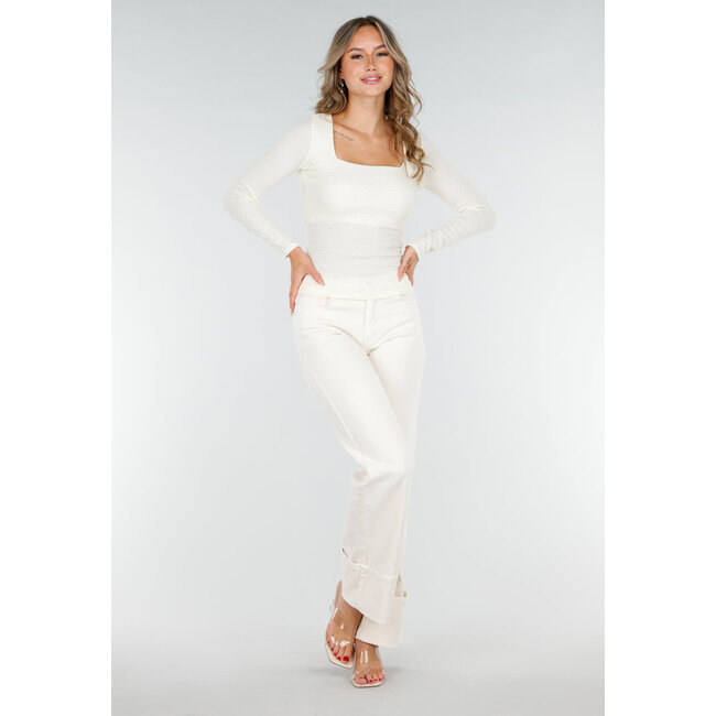 Ecru-Top mit quadratischem Ausschnitt und Stretch-Textur
